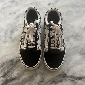 Men’s Vans Glow-in-the-dark skull shoes 7.5